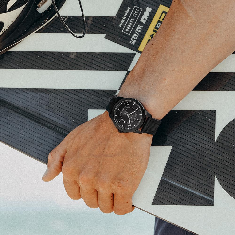 TideRunner ピュアブラック/ブラックシリコン - ポールヒューイット日本公式サイト